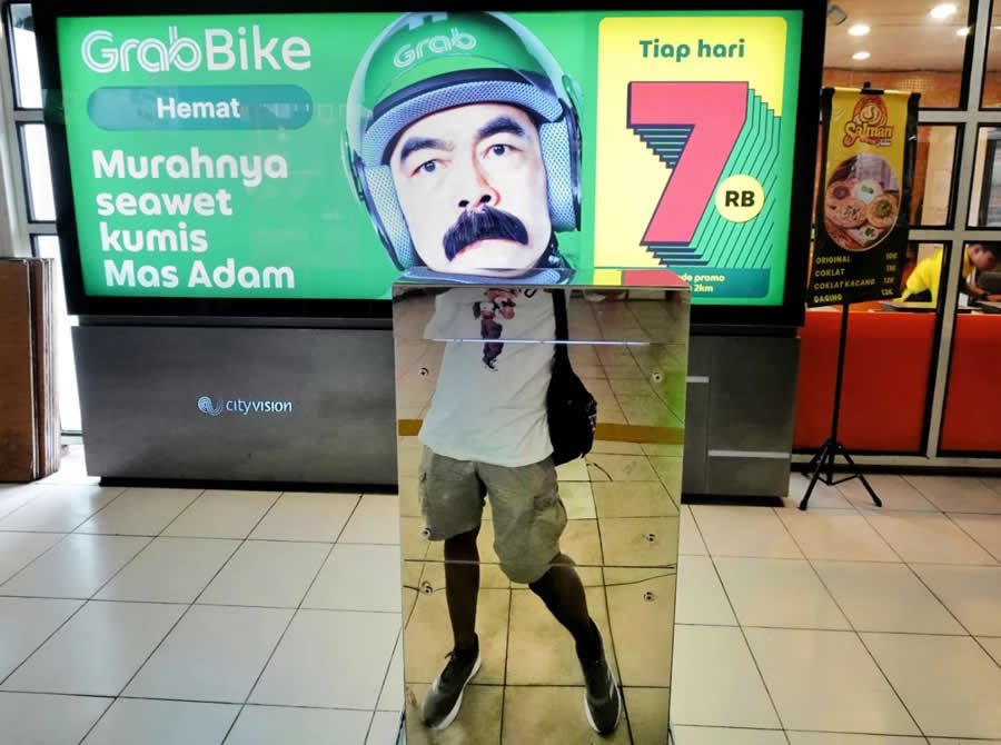 Indonesia Street Photography by Ijoel Mardi Marsono