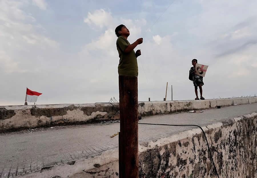 Indonesia Street Photography by Ijoel Mardi Marsono