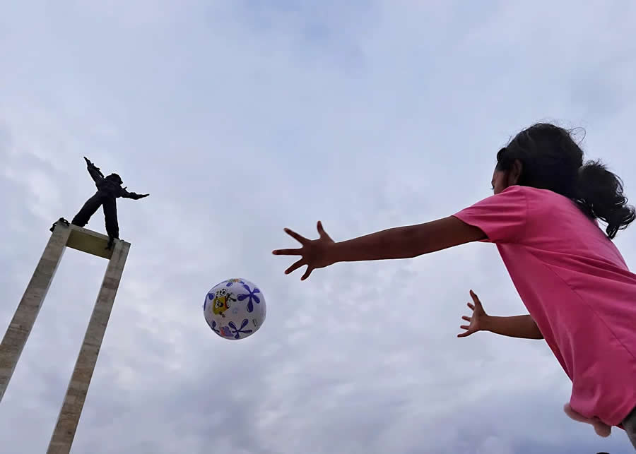 Indonesia Street Photography by Ijoel Mardi Marsono