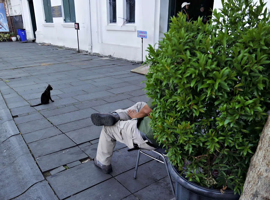 Indonesia Street Photography by Ijoel Mardi Marsono