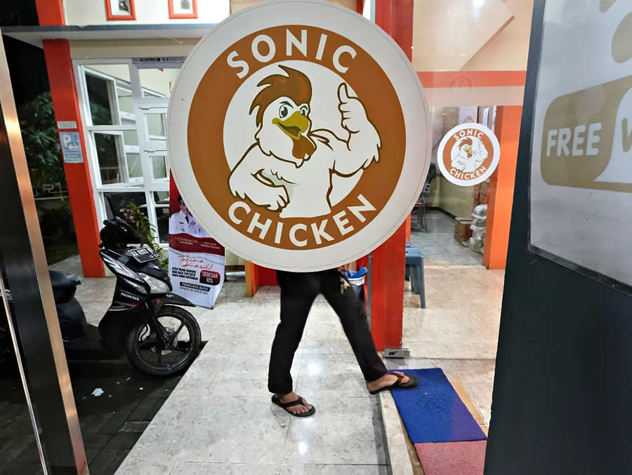 Indonesia Street Photography by Ijoel Mardi Marsono