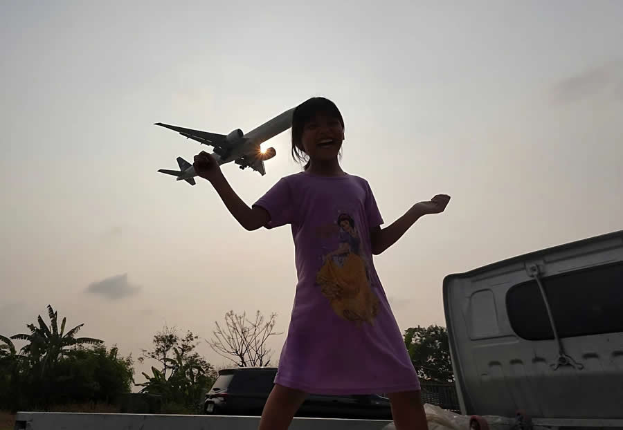 Indonesia Street Photography by Ijoel Mardi Marsono