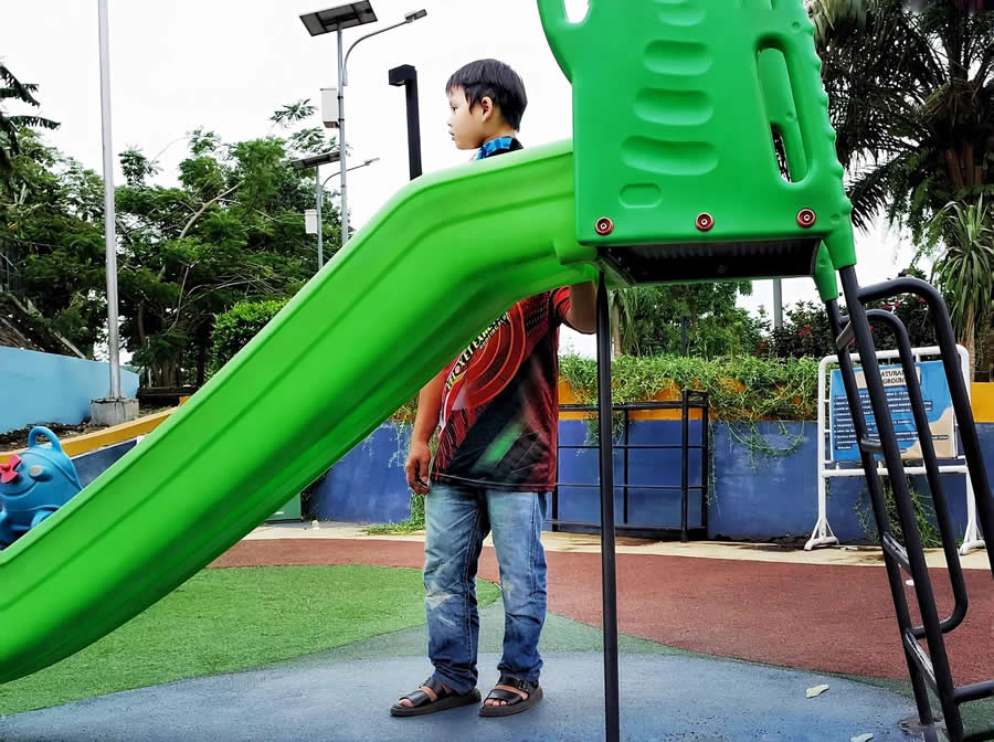 Indonesia Street Photography by Ijoel Mardi Marsono