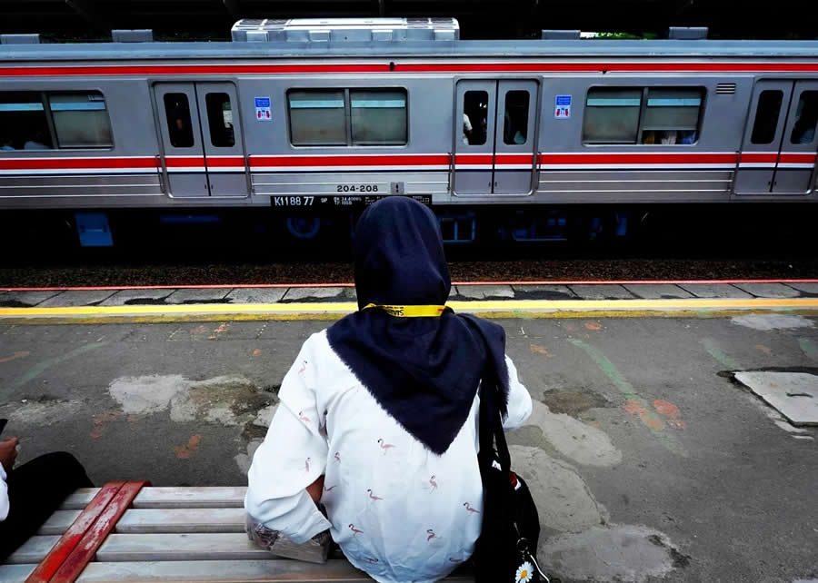 Indonesia Street Photography by Ijoel Mardi Marsono