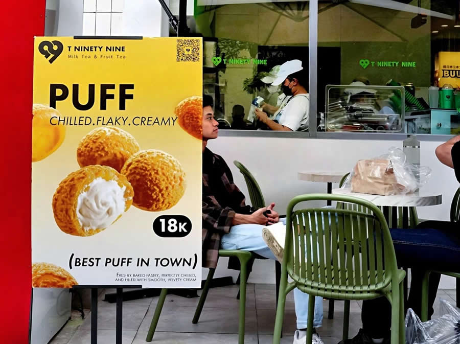 Indonesia Street Photography by Ijoel Mardi Marsono