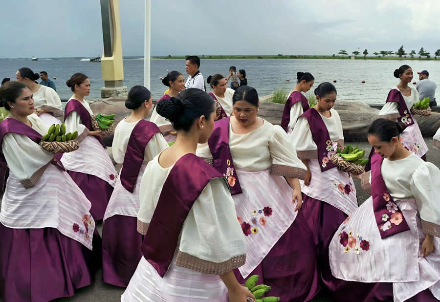 Indonesia Street Photography by Ijoel Mardi Marsono