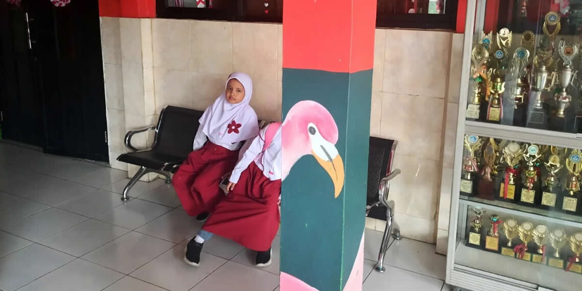 Indonesia Street Photography by Ijoel Mardi Marsono