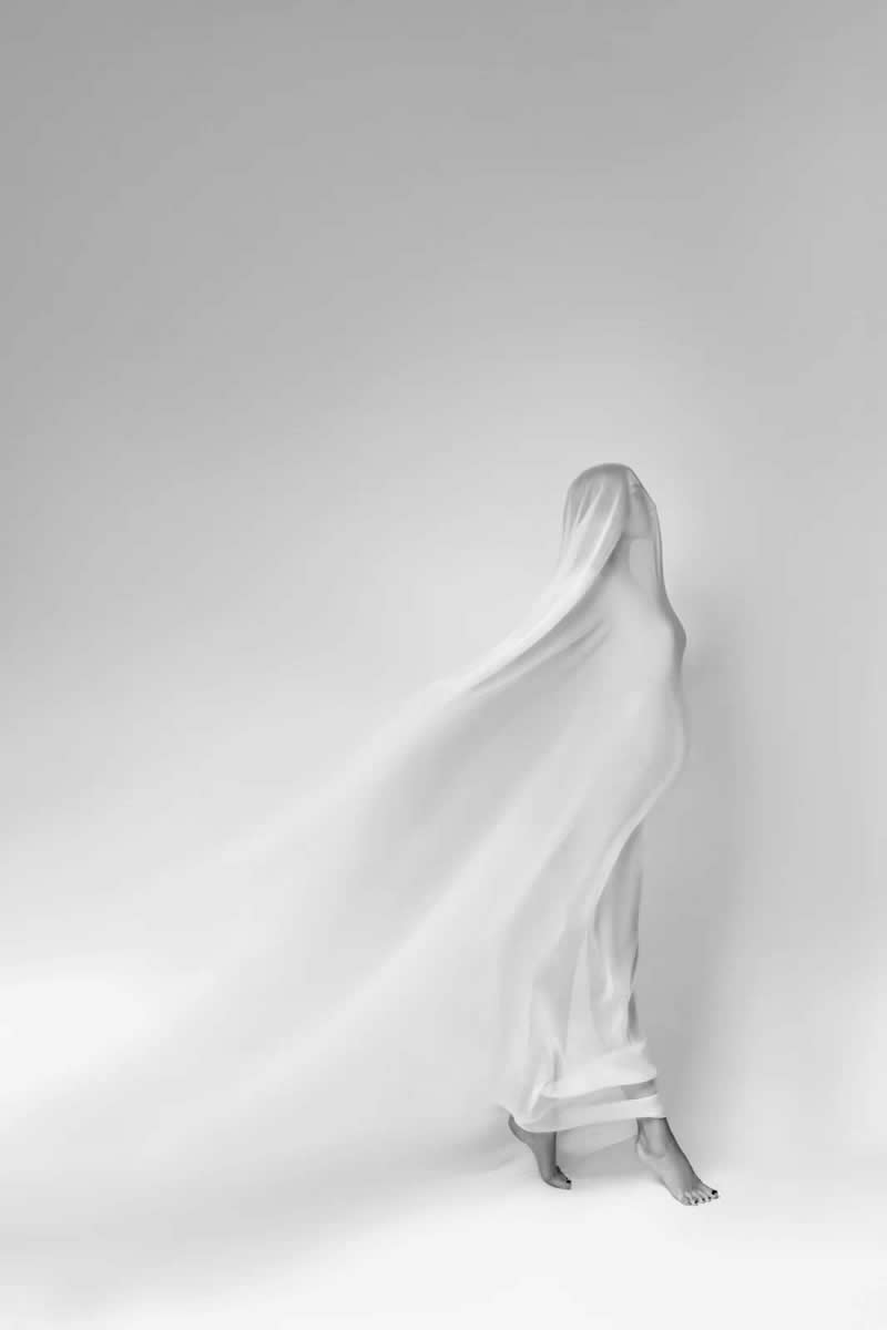 Whisper of Life by Katrine Moite - Minimalist Photography Awards 2025 Fine Art Winners
