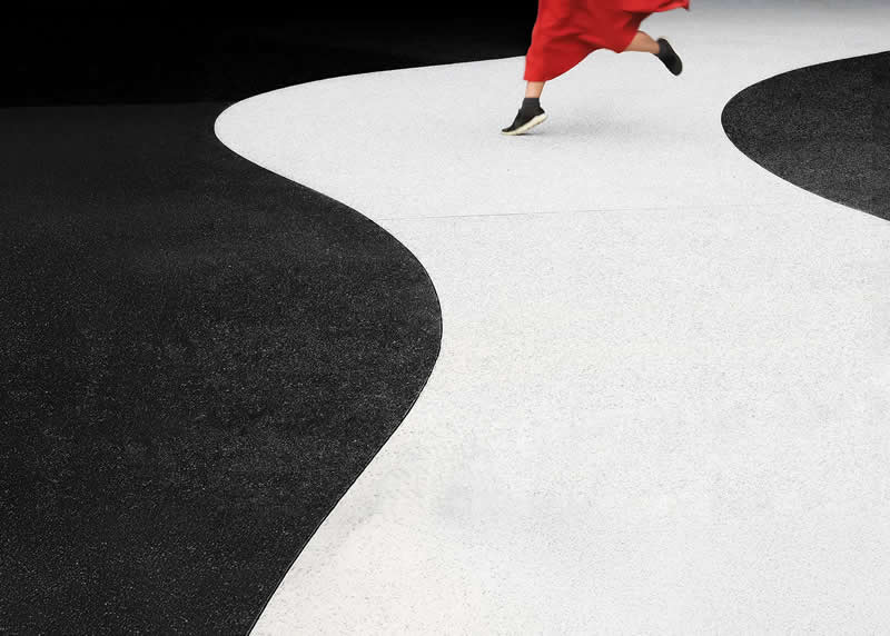 In motion by Chiao-Yun Ren - Minimalist Photography Awards 2025 Fine Art Winners