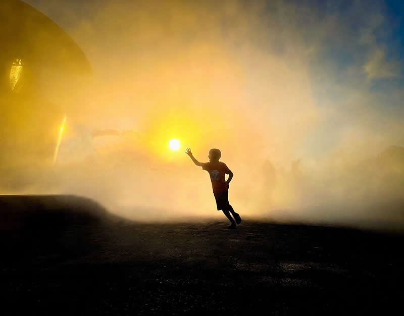 Acariciando el Sol by Unai Momoitio - Mobile Photography Awards Silhouette Winners