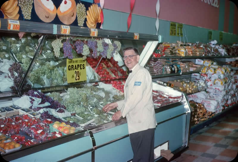 A grocery store clerk in 1963. - Rare Historical Photos In Color