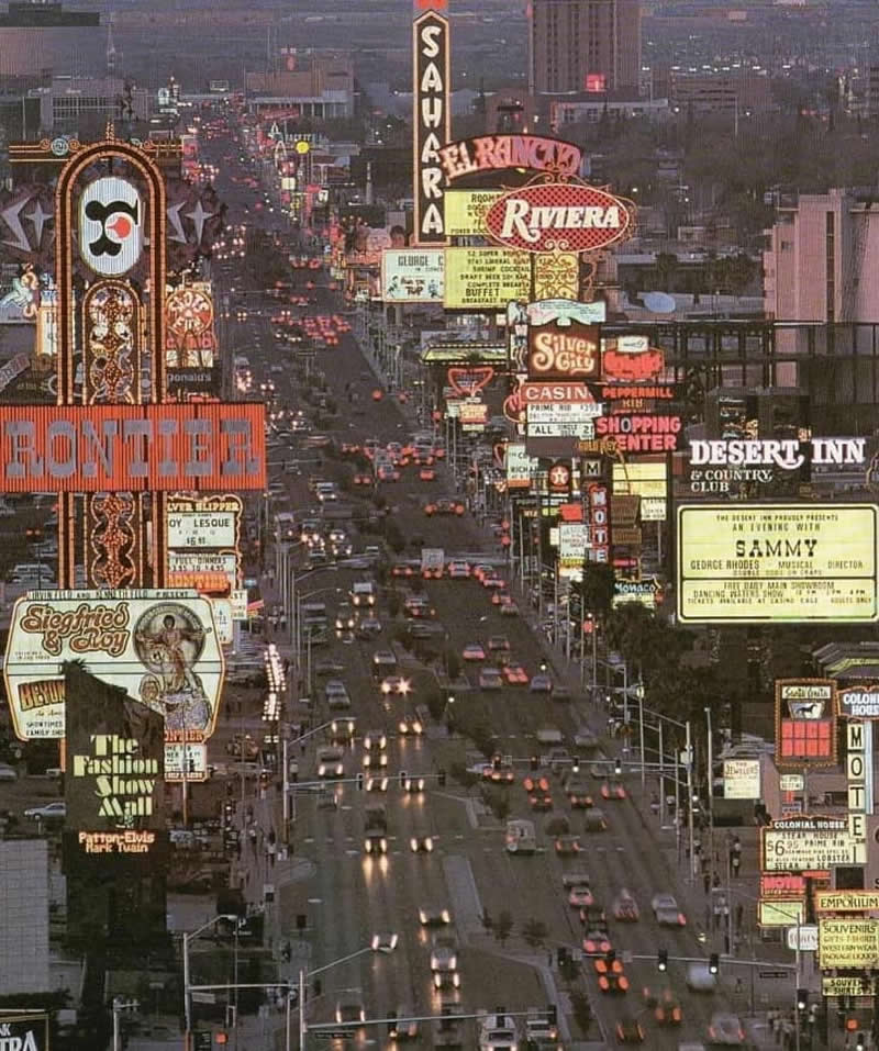 The Las Vegas Strip in 1984. - Rare Historical Photos In Color