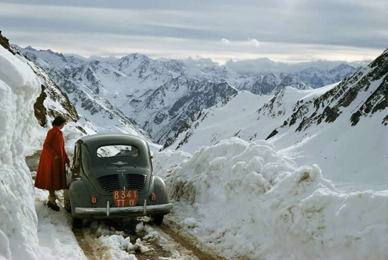 Trying to drive through a snowy mountain pass in the Pyrenees of France, 1956. - Rare Historical Photos In Color
