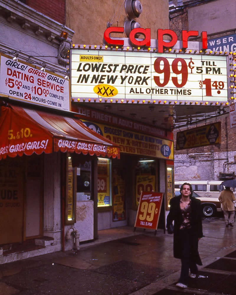 The real Times Square in the 1980s, New York City. (Stretch of 8th Avenue, between 45th and 46th Streets). - Rare Historical Photos In Color