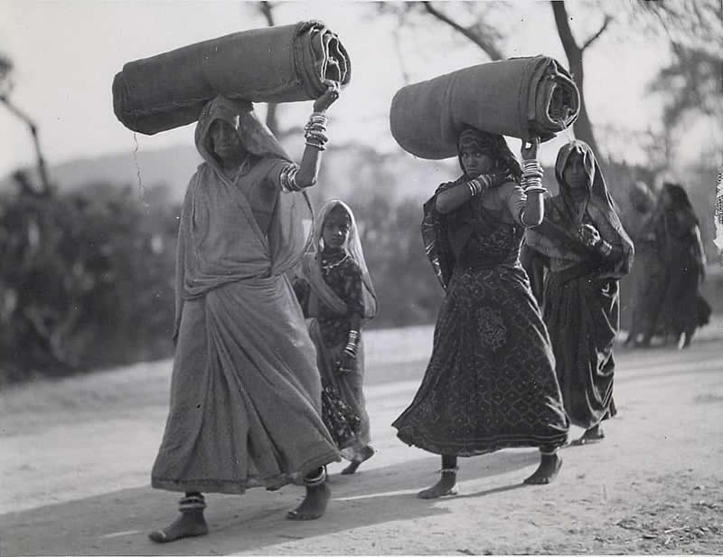 A group of women on their way to the station, Udaipur. Photograph circa 1935 - Rare Historical Vintage Indian Photos