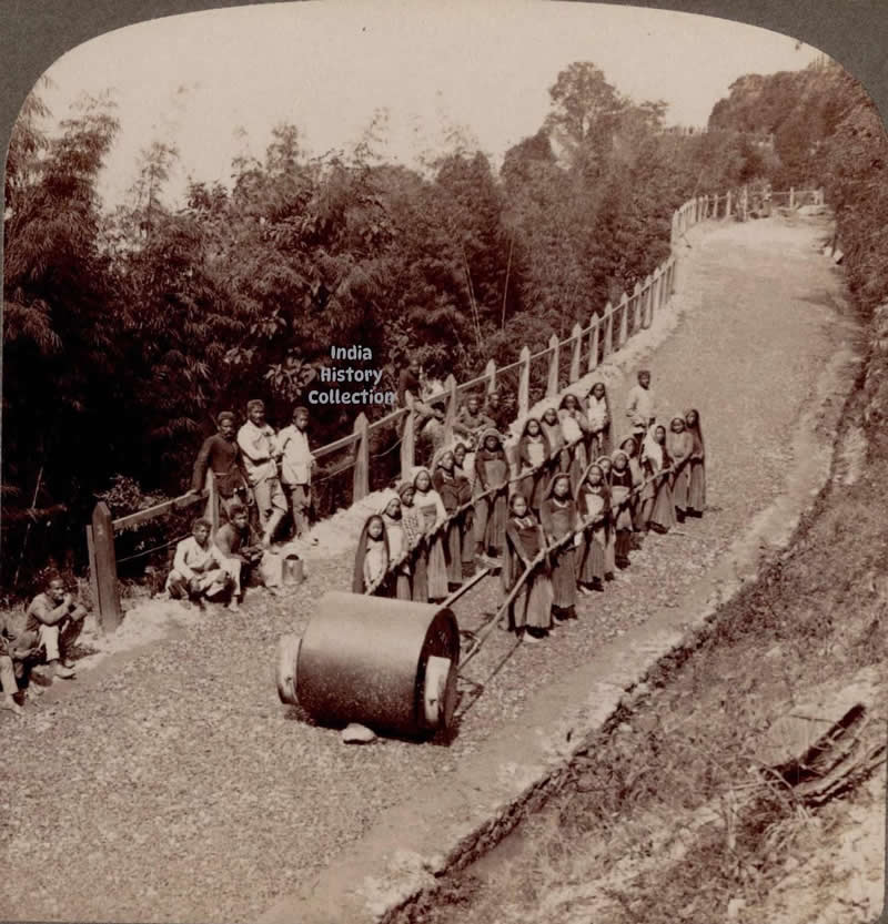 A 20-woman road crew in Darjeeling — circa 1903 - Rare Historical Vintage Indian Photos