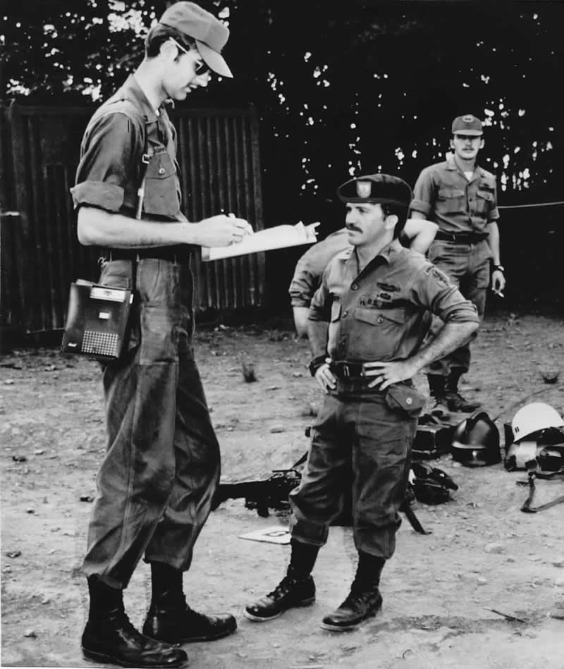 Green Beret Captain Richard Flaherty (standing at 4&rsquo;9&rdquo; and weighing 97 pounds) stands next to 6&rsquo;6&rdquo; Pfc. Nipps - Rare Historical Vintage Photos