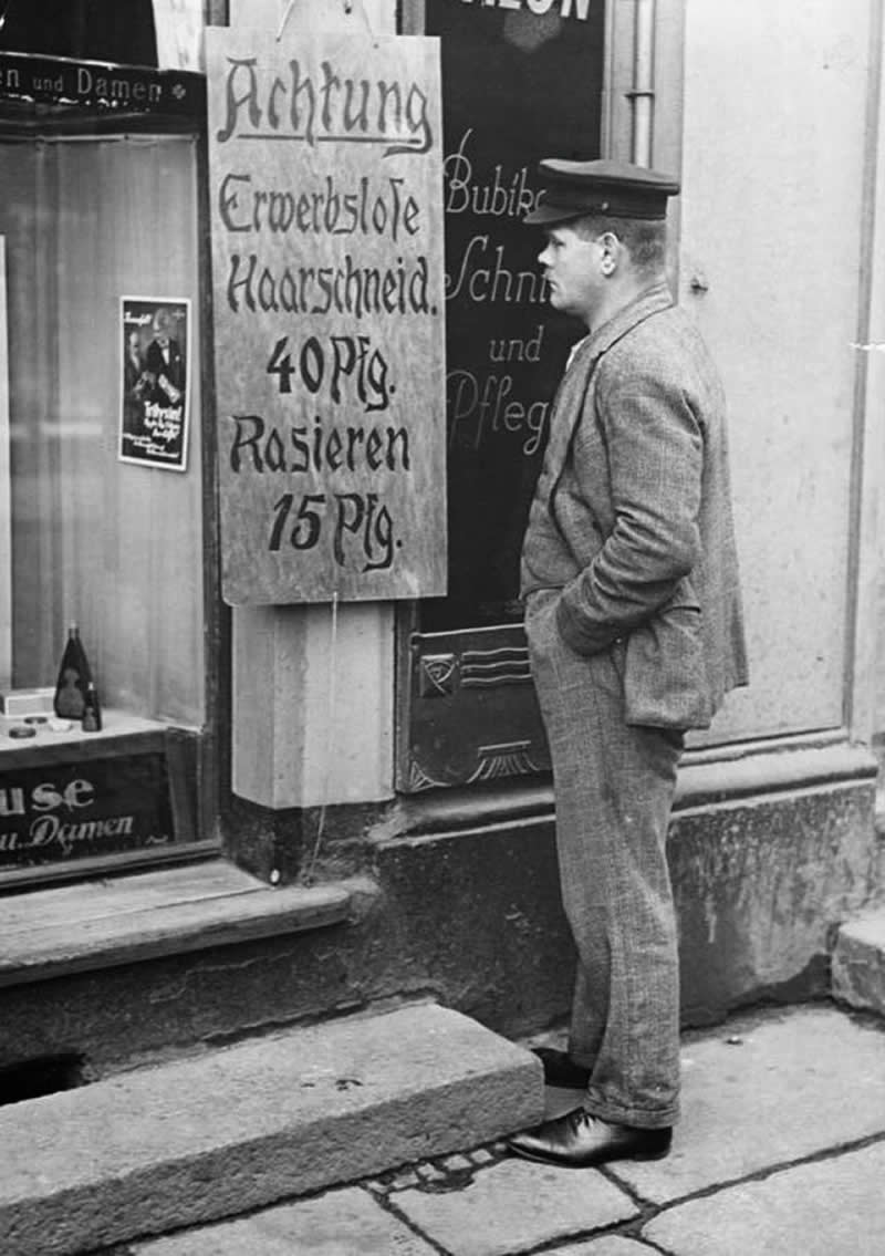Sign on a barbershop announcing special prices for the unemployed, Berlin, 1927. - Rare Historical Vintage Photos