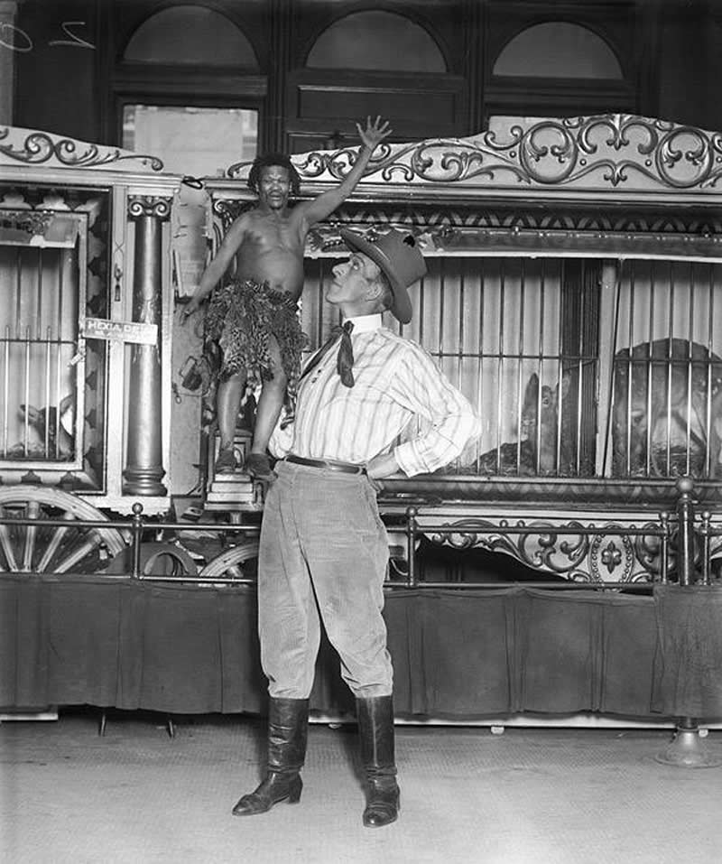 Two of Barnum & Bailey's most popular performers, circus giant George Anger and Pygmie Klik-Ko, pose for a photo. (1918) - Rare Historical Vintage Photos