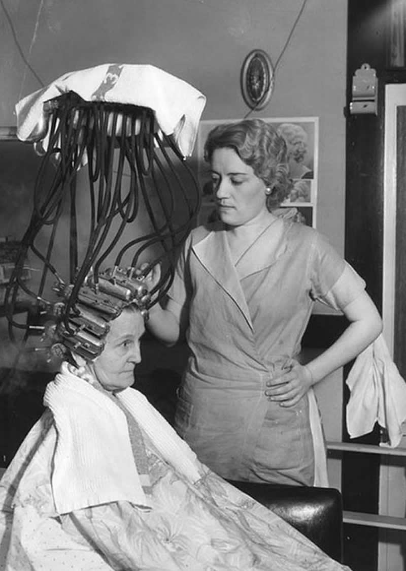 A woman getting her hair permed in a beauty salon in Long Beach, California, 1934. - Rare Historical Vintage Photos