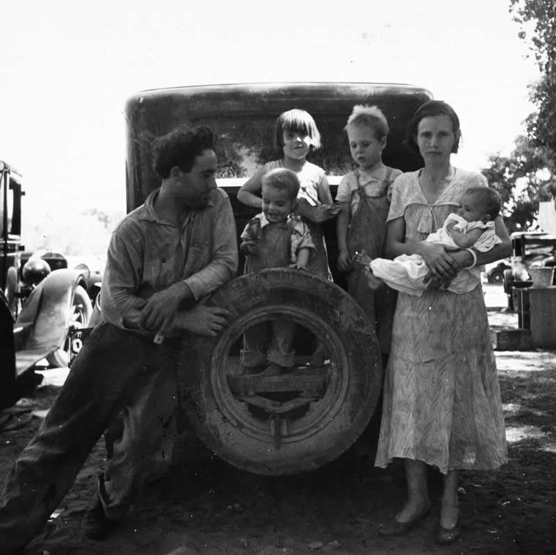 A migrating Texas farmer with his family in Marysville, California, 1932. - Rare Historical Vintage Photos