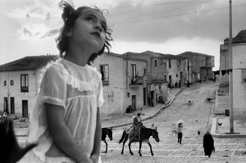 Masters of Street Photography by Sergio Larrain