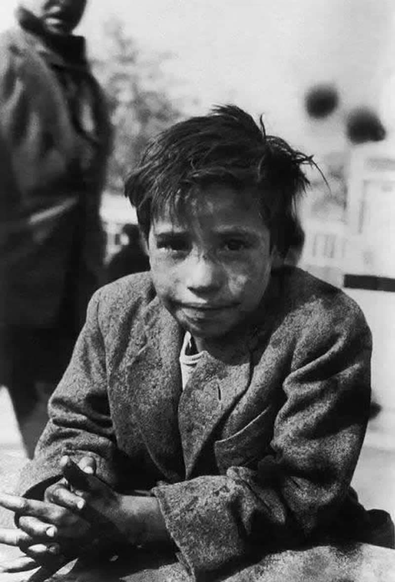 Masters of Street Photography by Sergio Larrain