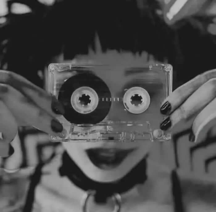 30 Remarkable Street Photos That Prove Timing Is Everything in Everyday Moments 39 Street Photos That Prove Timing Is Everything