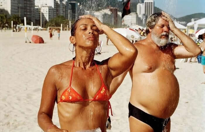 30 Remarkable Street Photos That Prove Timing Is Everything in Everyday Moments 52 Street Photos That Prove Timing Is Everything