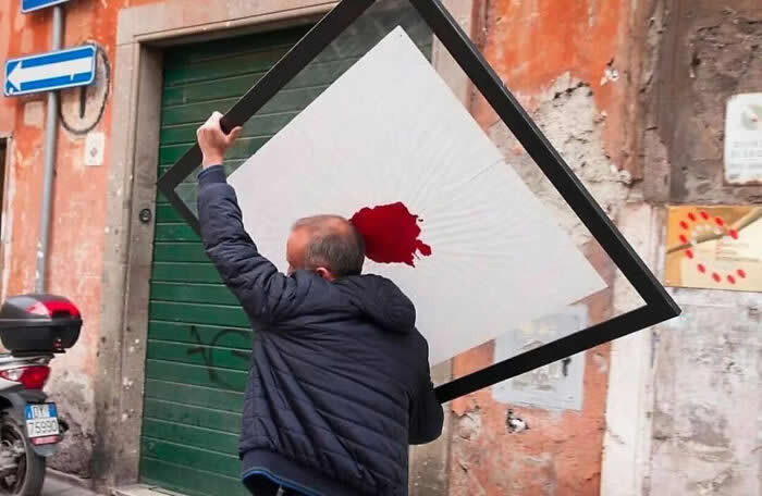 30 Remarkable Street Photos That Prove Timing Is Everything in Everyday Moments 55 Street Photos That Prove Timing Is Everything