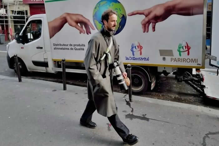 30 Remarkable Street Photos That Prove Timing Is Everything in Everyday Moments 57 Street Photos That Prove Timing Is Everything