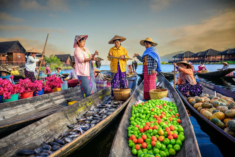 Floating market sellers - Travel and Cuture Photography by Erdem Kilic