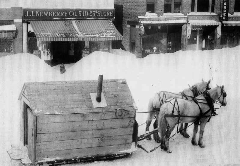 A horse-drawn sled used as a school bus in Northern Maine, United States in 1930 - History Forgotten Moments Unseen Photos