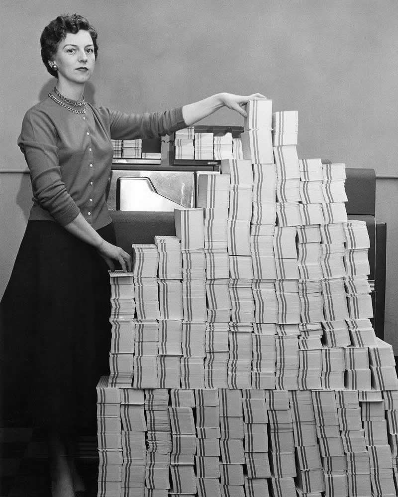  62,500 punched cards, taking four days to load - History Forgotten Moments Unseen Photos