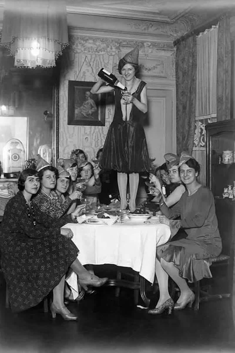 Celebrating New Year in the 1920s - History Forgotten Moments Unseen Photos