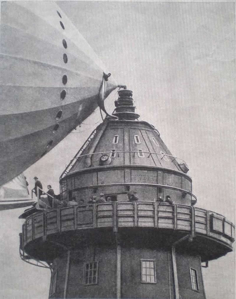 Passengers boarding an airship (R101) at Cardington pillar, England. (From the British periodical "War in the Air - Aerial Wonders of Our Time", 1936.) - History Forgotten Moments Unseen Photos