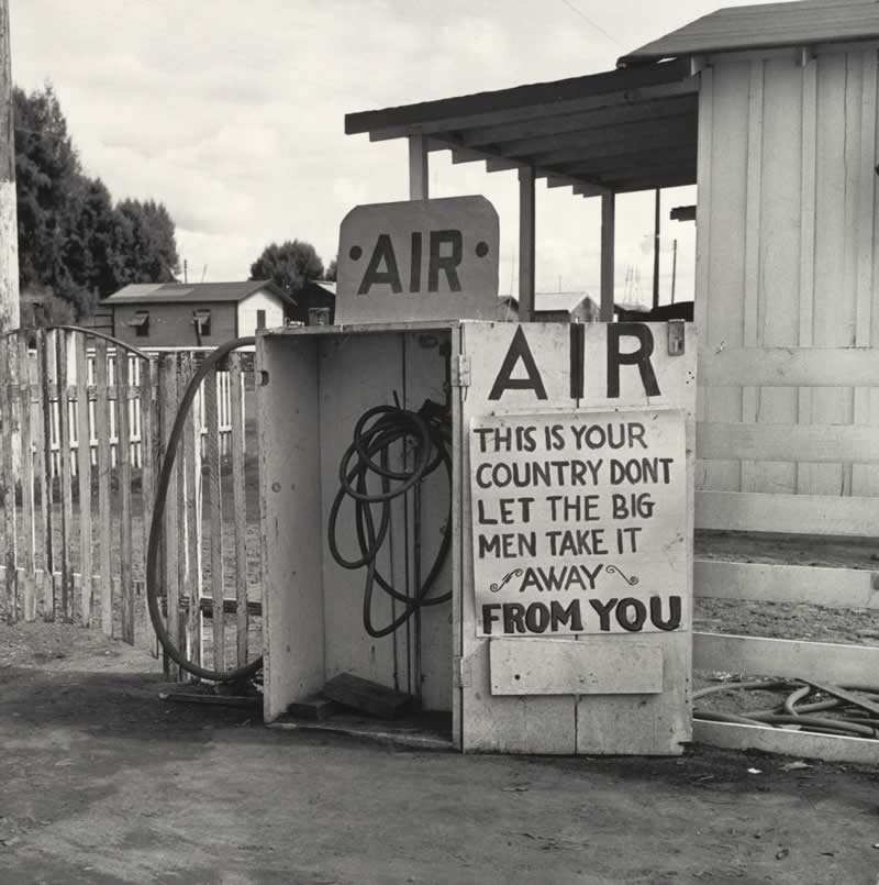 Free air (and free advice). 1938, Kern County, California. Photo by Dorothea Lange - History Forgotten Moments Unseen Photos