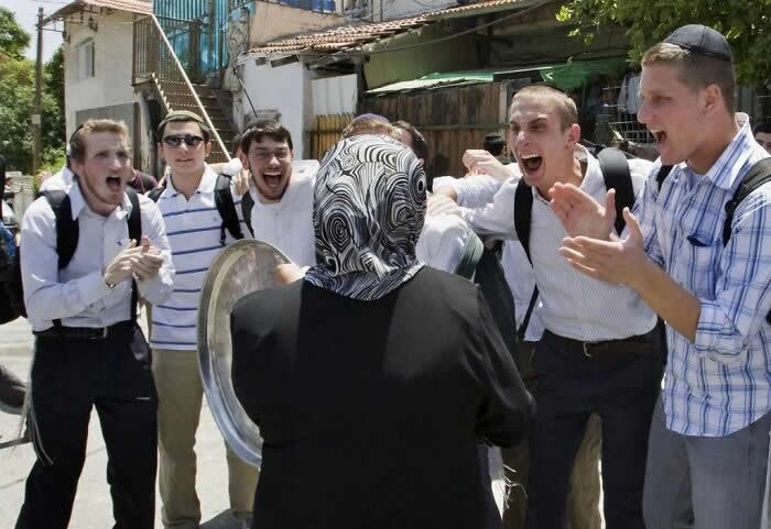 Viral Images That Look Completely Real but Not