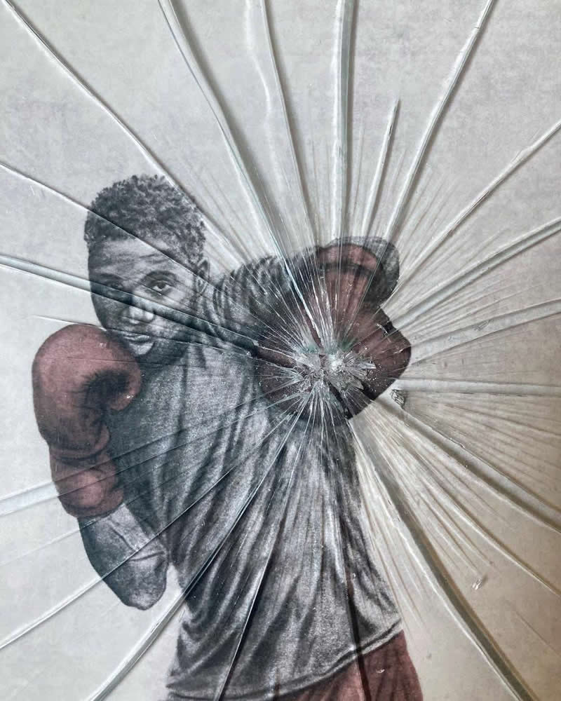 Frame Experiments by Andrew Scott That Break the Rules of Contemporary Art