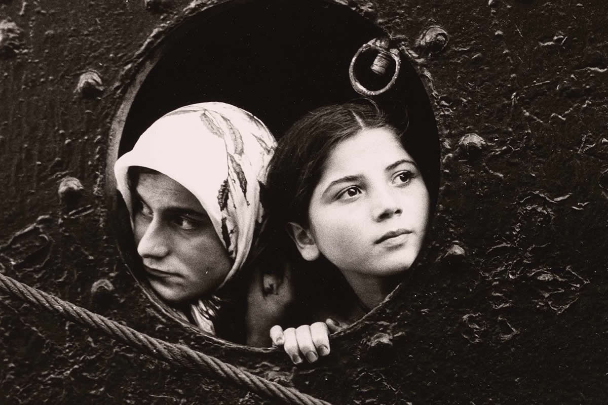 Mastering the Monochrome: 35 Iconic Photos from the World’s Greatest Photographers