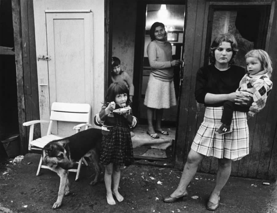 Roma and Sinti children and women in front of a caravan, May 1971 - Abisag Tullmann Master Legendary Photographer