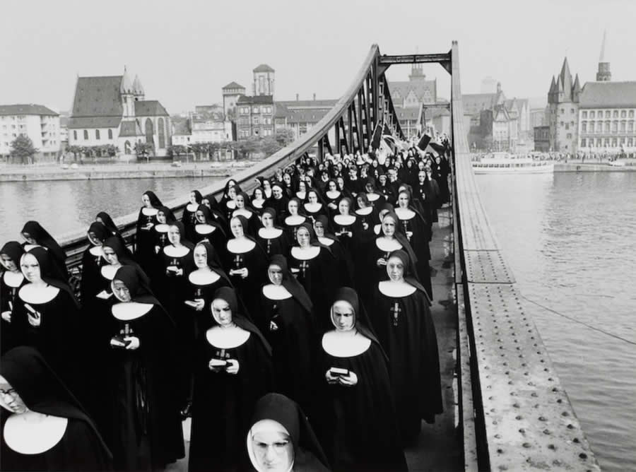 Frankfurt am Main, Corpus Christi procession, May 1964 - Abisag Tullmann Master Legendary Photographer