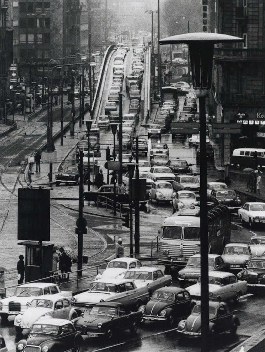 Heavy car traffic on the temporary motorway bridge, the so-called “flyover”, over Republic Square. 1968 - Abisag Tullmann Master Legendary Photographer
