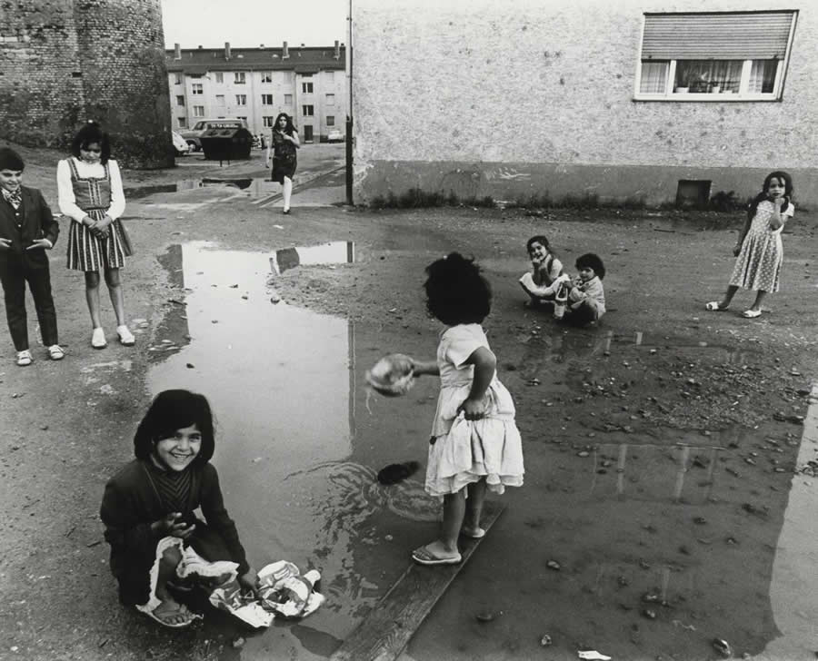 Children in an emergency shelter for Sinti and Roma in Mainz - May 1971 - Abisag Tullmann Master Legendary Photographer