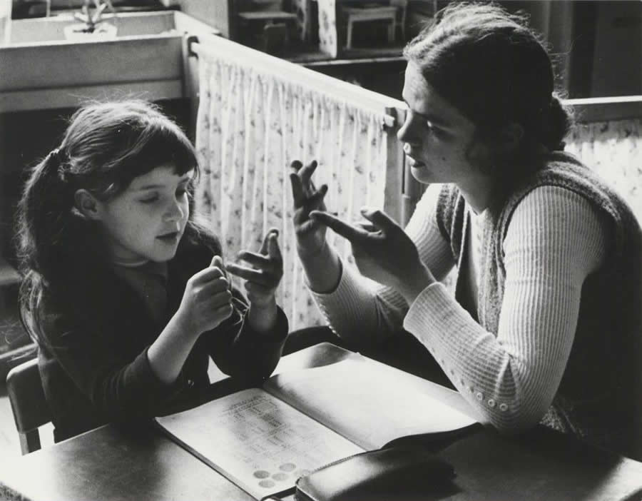 Homework assistance in an emergency shelter for Sinti and Roma in Cologne, May 1971 - Abisag Tullmann Master Legendary Photographer
