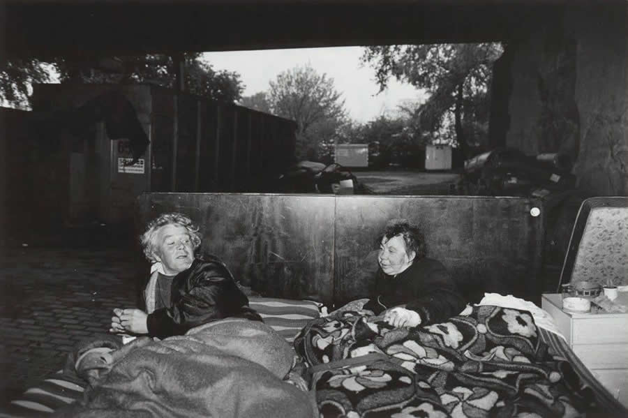 Homeless people under the Peace Bridge, May 1991 - Abisag Tullmann Master Legendary Photographer
