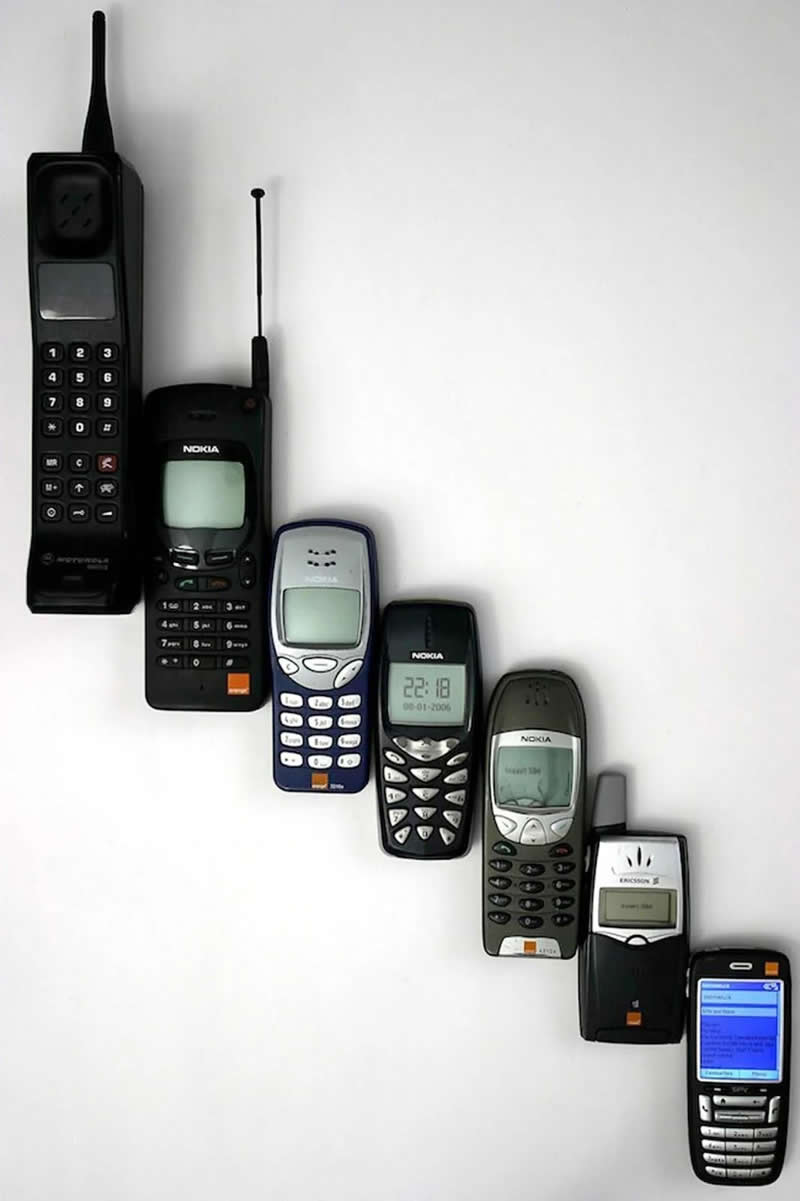 The evolution of mobile phones. 1990-2000. - Old Photos That Capture Rare and Forgotten Moments in History