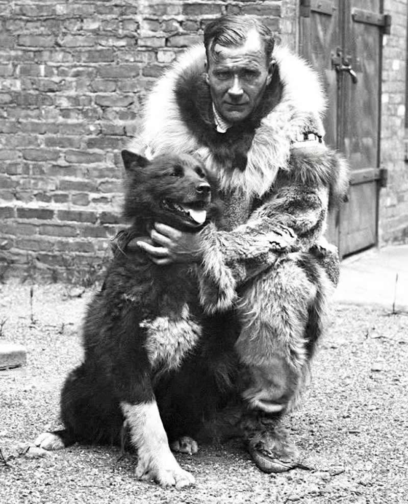 Gunnar Kaasen, a Norwegian musher and his lead dog Balto, who delivered diphtheria antitoxin to Nome, Alaska, saving the city from an epidemic, 1925 - Old Photos That Capture Rare and Forgotten Moments in History