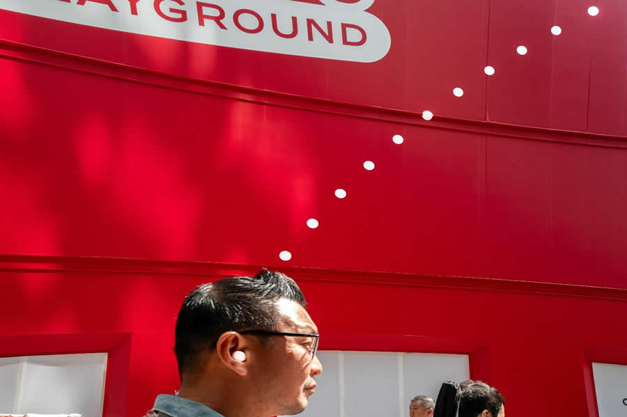 Perfectly Timed Street Photos by Edas Wong That Will Make You Look Twice