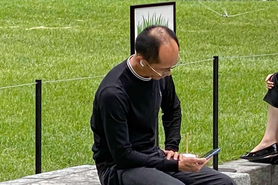 Perfectly Timed Street Photos by Edas Wong That Will Make You Look Twice